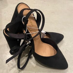 Women’s old navy black strap heels. Never worn. New with tags.